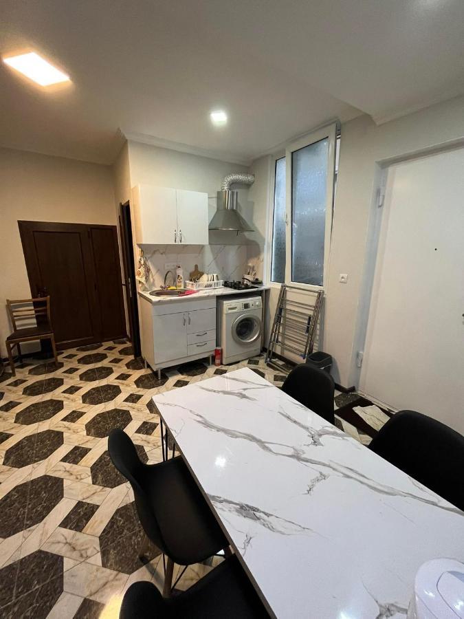 Hello 2 Apartman Tbiliszi Kültér fotó